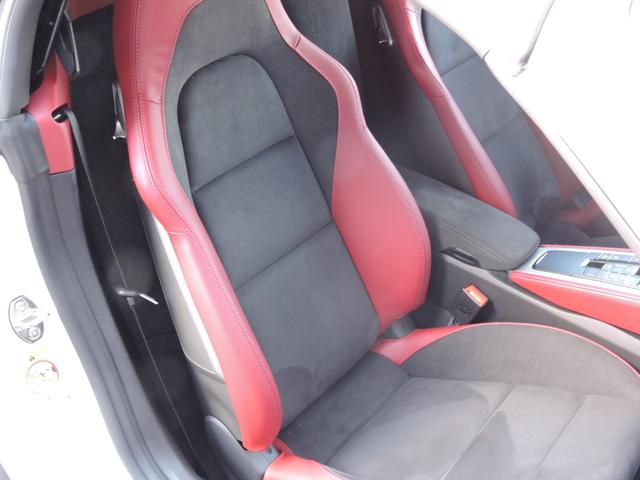 ７１８スパイダー ７１８スパイダー　ＰＤＫ　Ｓｐｙｄｅｒクラシックインテリア　シートヒーター　２ゾーンオートエアコン　ヒーター付きステアリングホイール　フロアマット　助手席ラゲッジネット　スモーカー　パッケージ　電動可倒式ドアミラー（20枚目）