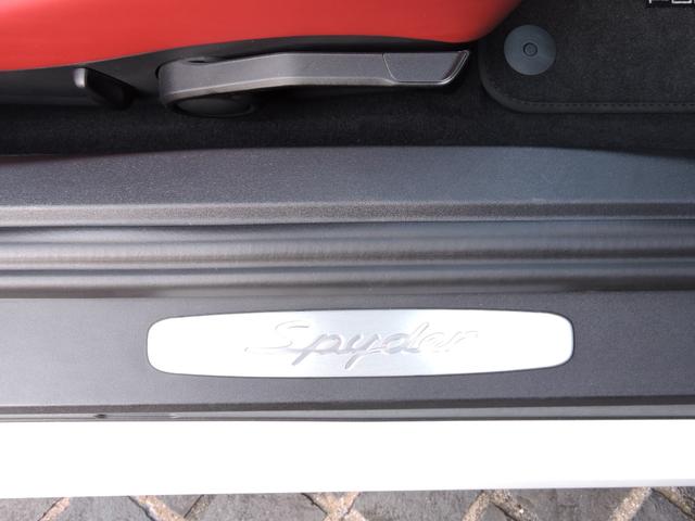 ７１８スパイダー ７１８スパイダー　ＰＤＫ　Ｓｐｙｄｅｒクラシックインテリア　シートヒーター　２ゾーンオートエアコン　ヒーター付きステアリングホイール　フロアマット　助手席ラゲッジネット　スモーカー　パッケージ　電動可倒式ドアミラー（22枚目）