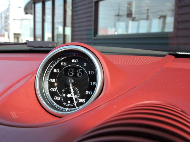 ７１８スパイダー ７１８スパイダー　ＰＤＫ　Ｓｐｙｄｅｒクラシックインテリア　シートヒーター　２ゾーンオートエアコン　ヒーター付きステアリングホイール　フロアマット　助手席ラゲッジネット　スモーカー　パッケージ　電動可倒式ドアミラー（27枚目）