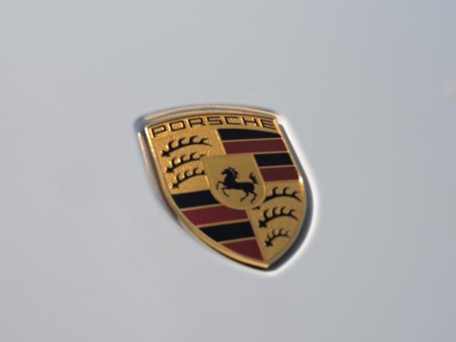 ７１８スパイダー ７１８スパイダー　ＰＤＫ　Ｓｐｙｄｅｒクラシックインテリア　シートヒーター　２ゾーンオートエアコン　ヒーター付きステアリングホイール　フロアマット　助手席ラゲッジネット　スモーカー　パッケージ　電動可倒式ドアミラー（28枚目）