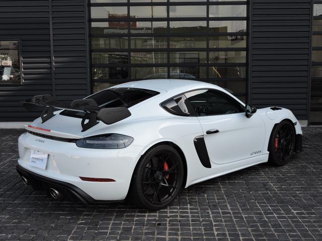 ７１８ケイマン ７１８ケイマンＧＴ４　ＲＳ　クラブ・スポーツ・パッケージ　ヴァイザッハパッケージ　フロントアクスルリフト　クロノパッケージ　ホイール（サテンブラック塗装）　フロアマット　ＰＤＬＳ付きＬＥＤメインヘッドライト（6枚目）