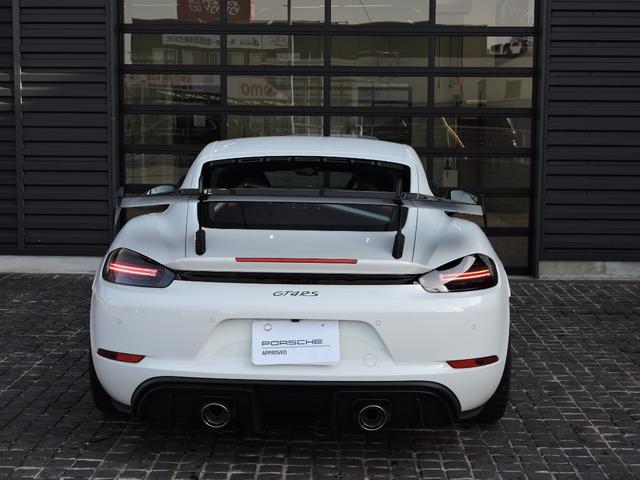 ７１８ケイマン ７１８ケイマンＧＴ４　ＲＳ　クラブ・スポーツ・パッケージ　ヴァイザッハパッケージ　フロントアクスルリフト　クロノパッケージ　ホイール（サテンブラック塗装）　フロアマット　ＰＤＬＳ付きＬＥＤメインヘッドライト（7枚目）