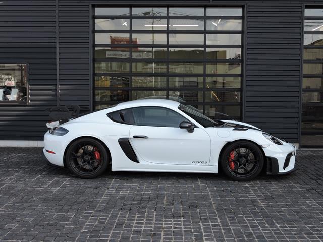 ７１８ケイマン ７１８ケイマンＧＴ４　ＲＳ　クラブ・スポーツ・パッケージ　ヴァイザッハパッケージ　フロントアクスルリフト　クロノパッケージ　ホイール（サテンブラック塗装）　フロアマット　ＰＤＬＳ付きＬＥＤメインヘッドライト（8枚目）