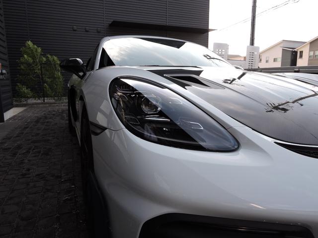 ７１８ケイマン ７１８ケイマンＧＴ４　ＲＳ　クラブ・スポーツ・パッケージ　ヴァイザッハパッケージ　フロントアクスルリフト　クロノパッケージ　ホイール（サテンブラック塗装）　フロアマット　ＰＤＬＳ付きＬＥＤメインヘッドライト（10枚目）