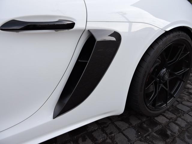７１８ケイマン ７１８ケイマンＧＴ４　ＲＳ　クラブ・スポーツ・パッケージ　ヴァイザッハパッケージ　フロントアクスルリフト　クロノパッケージ　ホイール（サテンブラック塗装）　フロアマット　ＰＤＬＳ付きＬＥＤメインヘッドライト（11枚目）