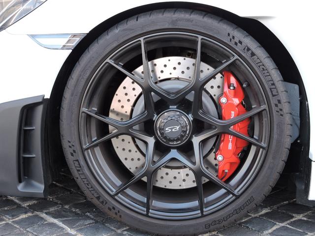 ７１８ケイマン ７１８ケイマンＧＴ４　ＲＳ　クラブ・スポーツ・パッケージ　ヴァイザッハパッケージ　フロントアクスルリフト　クロノパッケージ　ホイール（サテンブラック塗装）　フロアマット　ＰＤＬＳ付きＬＥＤメインヘッドライト（14枚目）