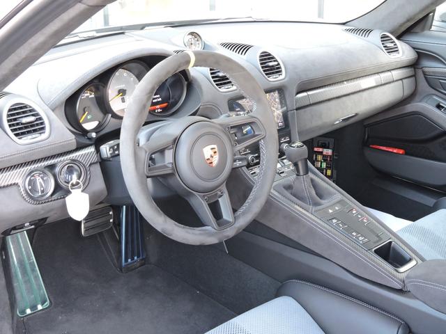 ７１８ケイマン ７１８ケイマンＧＴ４　ＲＳ　クラブ・スポーツ・パッケージ　ヴァイザッハパッケージ　フロントアクスルリフト　クロノパッケージ　ホイール（サテンブラック塗装）　フロアマット　ＰＤＬＳ付きＬＥＤメインヘッドライト（19枚目）