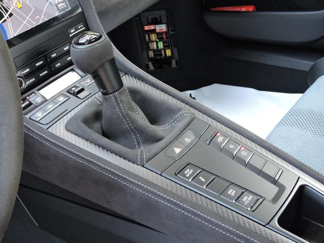 ７１８ケイマン ７１８ケイマンＧＴ４　ＲＳ　クラブ・スポーツ・パッケージ　ヴァイザッハパッケージ　フロントアクスルリフト　クロノパッケージ　ホイール（サテンブラック塗装）　フロアマット　ＰＤＬＳ付きＬＥＤメインヘッドライト（20枚目）