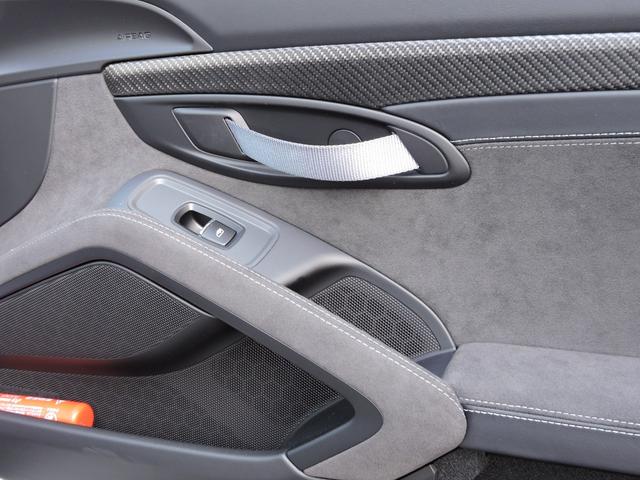 ７１８ケイマン ７１８ケイマンＧＴ４　ＲＳ　クラブ・スポーツ・パッケージ　ヴァイザッハパッケージ　フロントアクスルリフト　クロノパッケージ　ホイール（サテンブラック塗装）　フロアマット　ＰＤＬＳ付きＬＥＤメインヘッドライト（25枚目）