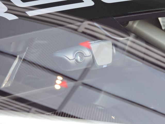 ７１８ケイマン ７１８ケイマンＧＴ４　ＲＳ　クラブ・スポーツ・パッケージ　ヴァイザッハパッケージ　フロントアクスルリフト　クロノパッケージ　ホイール（サテンブラック塗装）　フロアマット　ＰＤＬＳ付きＬＥＤメインヘッドライト（27枚目）