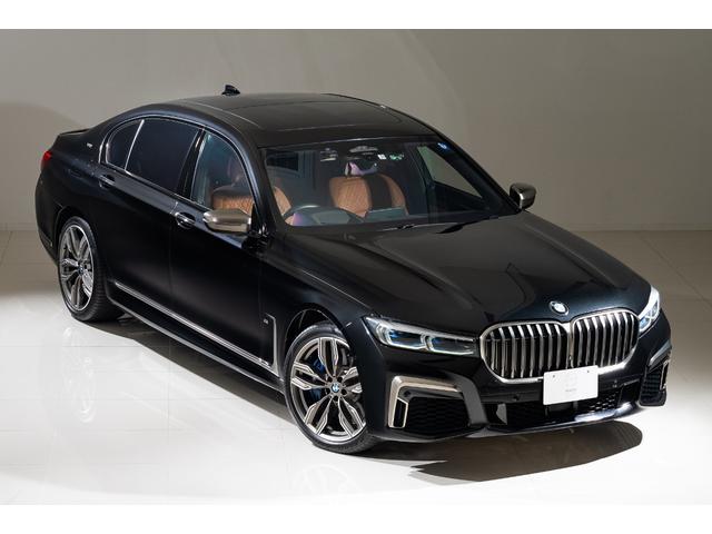 ７シリーズ Ｍ７６０Ｌｉ　ｘＤｒｉｖｅ　後期ＬＣＩモデル　Ｖ１２エンジン搭載モデル　コニャック内装　スカイラウンジサンルーフ　Ｂｏｗｅｒｓ＆Ｗｉｌｋｉｎｓ　リアエンターテイメント　純正ＯＰ（フロアマット／ドラレコ／ＭＰトランクスポイラー）（6枚目）