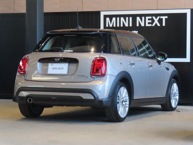 ＭＩＮＩ クーパーＤ　クラシック・トリム　認定中古車／純正ナビ／純正バックカメラ／Ｂｌｕｅｔｏｏｔｈ／ユニオンジャックテールライト／アンビエントライト／ブラックルーフ／２トーンカラー（15枚目）