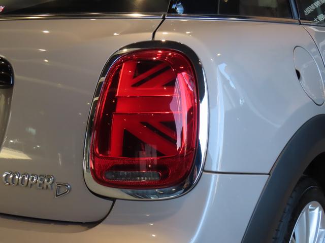 ＭＩＮＩ クーパーＤ　クラシック・トリム　認定中古車／純正ナビ／純正バックカメラ／Ｂｌｕｅｔｏｏｔｈ／ユニオンジャックテールライト／アンビエントライト／ブラックルーフ／２トーンカラー（23枚目）