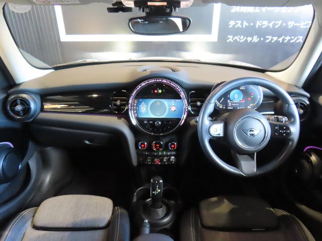 ＭＩＮＩ クーパーＤ　クラシック・トリム　認定中古車／純正ナビ／純正バックカメラ／Ｂｌｕｅｔｏｏｔｈ／ユニオンジャックテールライト／アンビエントライト／ブラックルーフ／２トーンカラー（27枚目）