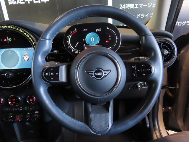 ＭＩＮＩ クーパーＤ　クラシック・トリム　認定中古車／純正ナビ／純正バックカメラ／Ｂｌｕｅｔｏｏｔｈ／ユニオンジャックテールライト／アンビエントライト／ブラックルーフ／２トーンカラー（29枚目）
