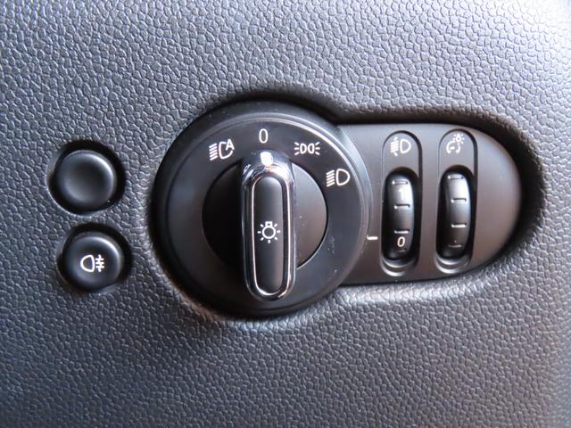 ＭＩＮＩ クーパーＤ　クラシック・トリム　認定中古車／純正ナビ／純正バックカメラ／Ｂｌｕｅｔｏｏｔｈ／ユニオンジャックテールライト／アンビエントライト／ブラックルーフ／２トーンカラー（34枚目）