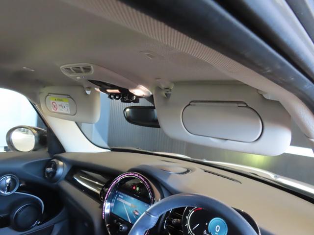 ＭＩＮＩ クーパーＤ　クラシック・トリム　認定中古車／純正ナビ／純正バックカメラ／Ｂｌｕｅｔｏｏｔｈ／ユニオンジャックテールライト／アンビエントライト／ブラックルーフ／２トーンカラー（44枚目）