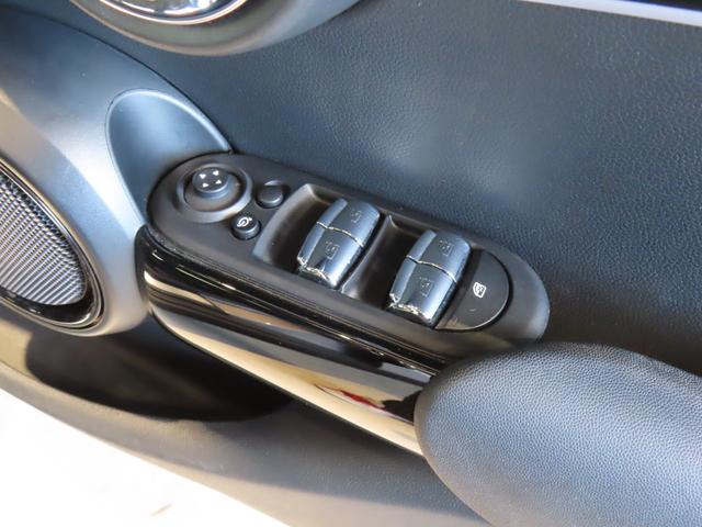 ＭＩＮＩ クーパーＤ　クラシック・トリム　認定中古車／純正ナビ／純正バックカメラ／Ｂｌｕｅｔｏｏｔｈ／ユニオンジャックテールライト／アンビエントライト／ブラックルーフ／２トーンカラー（49枚目）