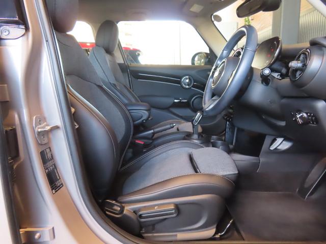 ＭＩＮＩ クーパーＤ　クラシック・トリム　認定中古車／純正ナビ／純正バックカメラ／Ｂｌｕｅｔｏｏｔｈ／ユニオンジャックテールライト／アンビエントライト／ブラックルーフ／２トーンカラー（54枚目）
