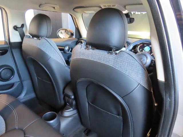 ＭＩＮＩ クーパーＤ　クラシック・トリム　認定中古車／純正ナビ／純正バックカメラ／Ｂｌｕｅｔｏｏｔｈ／ユニオンジャックテールライト／アンビエントライト／ブラックルーフ／２トーンカラー（66枚目）