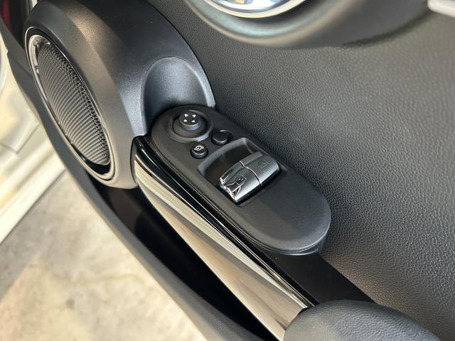 MINI ジョンクーパーワークス ジョンクーパーワークストリム アップルカープレイ搭載・Bluetooth接続・純正バックカメラ・ユニオンジャックテールランプ・レッドルーフ・認定中古車・コンフォートアクセス・AUTOライト・AUTOワイパー(27枚目)