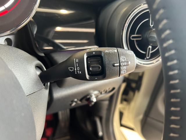 MINI ジョンクーパーワークス ジョンクーパーワークストリム アップルカープレイ搭載・Bluetooth接続・純正バックカメラ・ユニオンジャックテールランプ・レッドルーフ・認定中古車・コンフォートアクセス・AUTOライト・AUTOワイパー(35枚目)