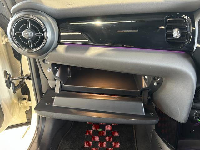 MINI ジョンクーパーワークス ジョンクーパーワークストリム アップルカープレイ搭載・Bluetooth接続・純正バックカメラ・ユニオンジャックテールランプ・レッドルーフ・認定中古車・コンフォートアクセス・AUTOライト・AUTOワイパー(57枚目)