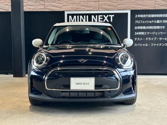 ＭＩＮＩ クーパー　ファーストパッケージ　クラシック・トリム　認定中古車／純正バックカメラ／アンビエントライト／ユニオンジャックテールライト／ＬＥＤオートヘッドライト／Ｂｌｕｅｔｏｏｔｈ／ＡｐｐｌｅＣａｒＰｌａｙ／ＥＴＣ／ホワイトルーフ（10枚目）