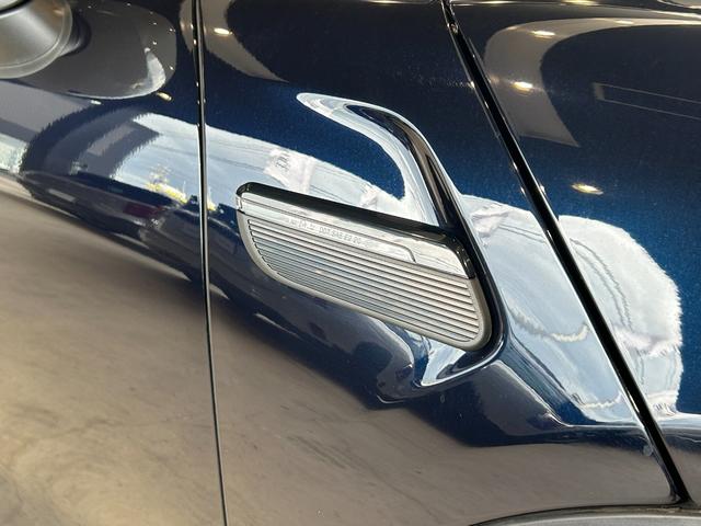 ＭＩＮＩ クーパー　ファーストパッケージ　クラシック・トリム　認定中古車／純正バックカメラ／アンビエントライト／ユニオンジャックテールライト／ＬＥＤオートヘッドライト／Ｂｌｕｅｔｏｏｔｈ／ＡｐｐｌｅＣａｒＰｌａｙ／ＥＴＣ／ホワイトルーフ（18枚目）