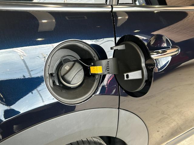 ＭＩＮＩ クーパー　ファーストパッケージ　クラシック・トリム　認定中古車／純正バックカメラ／アンビエントライト／ユニオンジャックテールライト／ＬＥＤオートヘッドライト／Ｂｌｕｅｔｏｏｔｈ／ＡｐｐｌｅＣａｒＰｌａｙ／ＥＴＣ／ホワイトルーフ（21枚目）