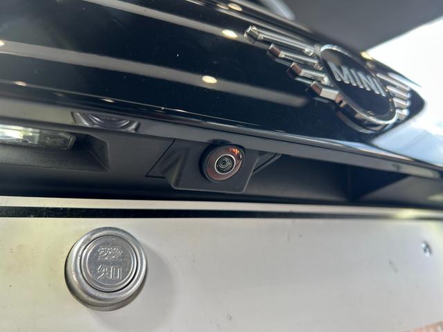 ＭＩＮＩ クーパー　ファーストパッケージ　クラシック・トリム　認定中古車／純正バックカメラ／アンビエントライト／ユニオンジャックテールライト／ＬＥＤオートヘッドライト／Ｂｌｕｅｔｏｏｔｈ／ＡｐｐｌｅＣａｒＰｌａｙ／ＥＴＣ／ホワイトルーフ（23枚目）