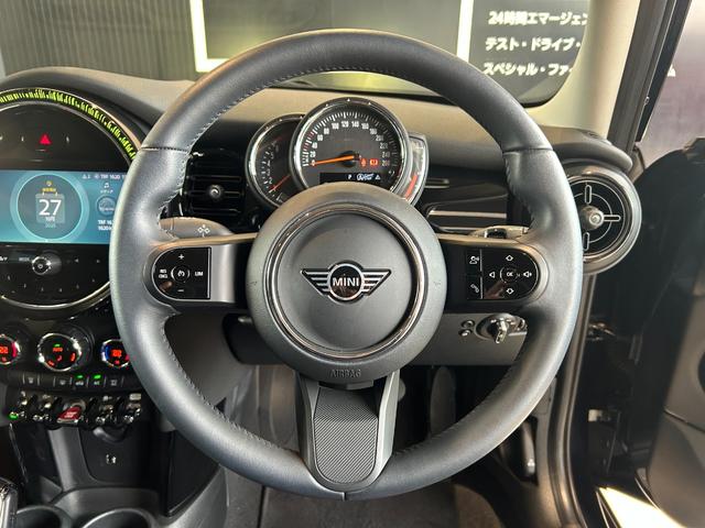 ＭＩＮＩ クーパー　ファーストパッケージ　クラシック・トリム　認定中古車／純正バックカメラ／アンビエントライト／ユニオンジャックテールライト／ＬＥＤオートヘッドライト／Ｂｌｕｅｔｏｏｔｈ／ＡｐｐｌｅＣａｒＰｌａｙ／ＥＴＣ／ホワイトルーフ（30枚目）