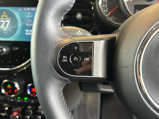 ＭＩＮＩ クーパー　ファーストパッケージ　クラシック・トリム　認定中古車／純正バックカメラ／アンビエントライト／ユニオンジャックテールライト／ＬＥＤオートヘッドライト／Ｂｌｕｅｔｏｏｔｈ／ＡｐｐｌｅＣａｒＰｌａｙ／ＥＴＣ／ホワイトルーフ（31枚目）