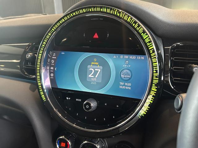 ＭＩＮＩ クーパー　ファーストパッケージ　クラシック・トリム　認定中古車／純正バックカメラ／アンビエントライト／ユニオンジャックテールライト／ＬＥＤオートヘッドライト／Ｂｌｕｅｔｏｏｔｈ／ＡｐｐｌｅＣａｒＰｌａｙ／ＥＴＣ／ホワイトルーフ（36枚目）