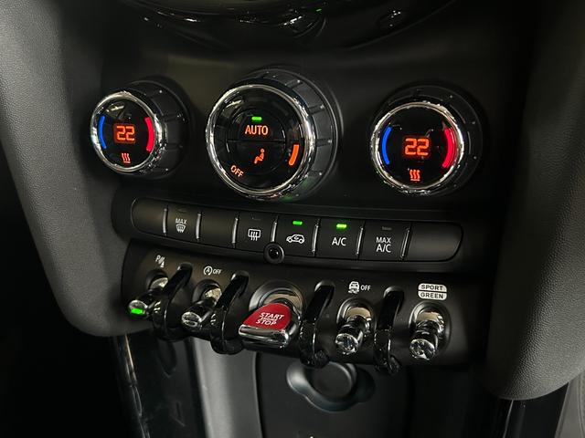 ＭＩＮＩ クーパー　ファーストパッケージ　クラシック・トリム　認定中古車／純正バックカメラ／アンビエントライト／ユニオンジャックテールライト／ＬＥＤオートヘッドライト／Ｂｌｕｅｔｏｏｔｈ／ＡｐｐｌｅＣａｒＰｌａｙ／ＥＴＣ／ホワイトルーフ（38枚目）