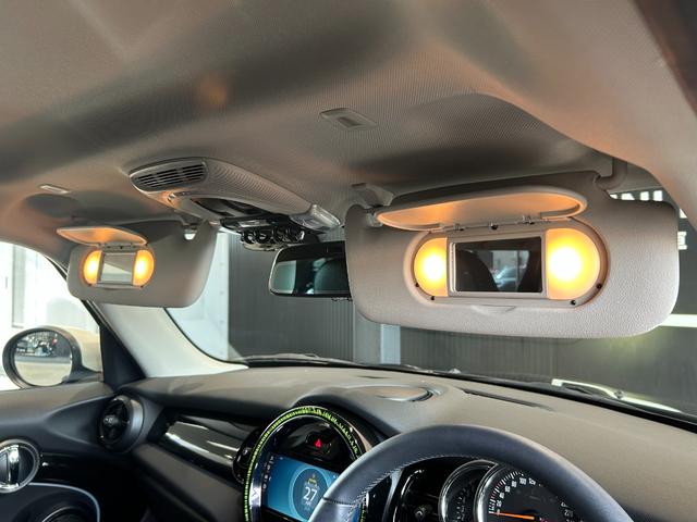 ＭＩＮＩ クーパー　ファーストパッケージ　クラシック・トリム　認定中古車／純正バックカメラ／アンビエントライト／ユニオンジャックテールライト／ＬＥＤオートヘッドライト／Ｂｌｕｅｔｏｏｔｈ／ＡｐｐｌｅＣａｒＰｌａｙ／ＥＴＣ／ホワイトルーフ（44枚目）