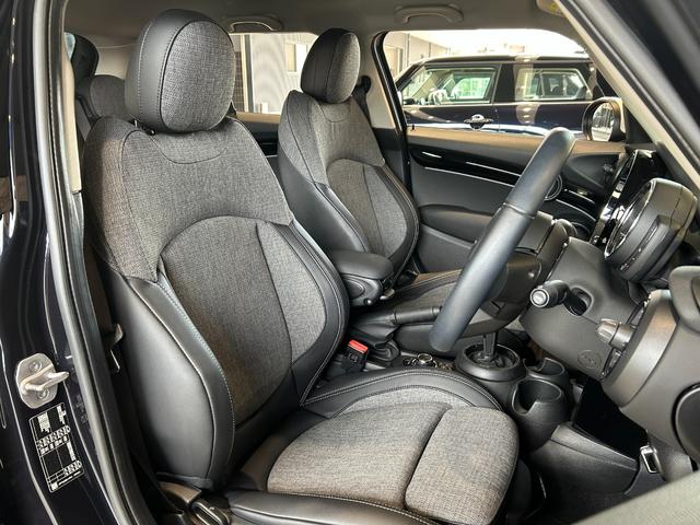 ＭＩＮＩ クーパー　ファーストパッケージ　クラシック・トリム　認定中古車／純正バックカメラ／アンビエントライト／ユニオンジャックテールライト／ＬＥＤオートヘッドライト／Ｂｌｕｅｔｏｏｔｈ／ＡｐｐｌｅＣａｒＰｌａｙ／ＥＴＣ／ホワイトルーフ（47枚目）