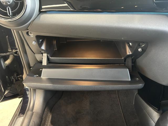 ＭＩＮＩ クーパー　ファーストパッケージ　クラシック・トリム　認定中古車／純正バックカメラ／アンビエントライト／ユニオンジャックテールライト／ＬＥＤオートヘッドライト／Ｂｌｕｅｔｏｏｔｈ／ＡｐｐｌｅＣａｒＰｌａｙ／ＥＴＣ／ホワイトルーフ（51枚目）