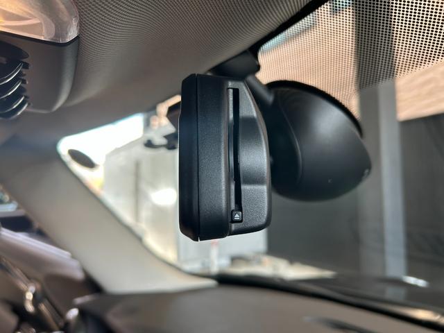 ＭＩＮＩ クーパー　ファーストパッケージ　クラシック・トリム　認定中古車／純正バックカメラ／アンビエントライト／ユニオンジャックテールライト／ＬＥＤオートヘッドライト／Ｂｌｕｅｔｏｏｔｈ／ＡｐｐｌｅＣａｒＰｌａｙ／ＥＴＣ／ホワイトルーフ（52枚目）