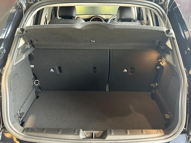 ＭＩＮＩ クーパー　ファーストパッケージ　クラシック・トリム　認定中古車／純正バックカメラ／アンビエントライト／ユニオンジャックテールライト／ＬＥＤオートヘッドライト／Ｂｌｕｅｔｏｏｔｈ／ＡｐｐｌｅＣａｒＰｌａｙ／ＥＴＣ／ホワイトルーフ（58枚目）