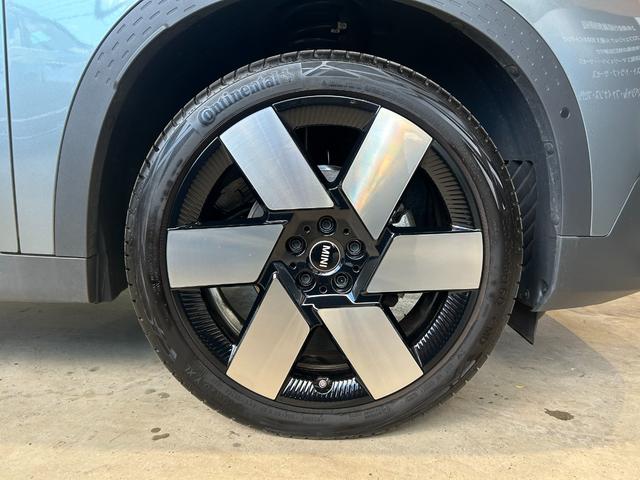 ＭＩＮＩ カントリーマンＳオール４　フェイバリット・トリム　認定中古車／Ｎｅｗモデル／ＡｏｏｌｅＣａｒＰｌａｙ／ＡｎｄｒｏｉｄＡｕｔｏ／Ｂｌｕｅｔｏｏｔｈ／電動シート／アンビエントライト／純正バックカメラ／シートヒーター／ヘッドアップディスプレイ（17枚目）