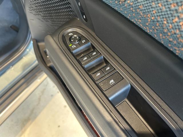 ＭＩＮＩ カントリーマンＳオール４　フェイバリット・トリム　認定中古車／Ｎｅｗモデル／ＡｏｏｌｅＣａｒＰｌａｙ／ＡｎｄｒｏｉｄＡｕｔｏ／Ｂｌｕｅｔｏｏｔｈ／電動シート／アンビエントライト／純正バックカメラ／シートヒーター／ヘッドアップディスプレイ（25枚目）