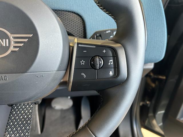 ＭＩＮＩ カントリーマンＳオール４　フェイバリット・トリム　認定中古車／Ｎｅｗモデル／ＡｏｏｌｅＣａｒＰｌａｙ／ＡｎｄｒｏｉｄＡｕｔｏ／Ｂｌｕｅｔｏｏｔｈ／電動シート／アンビエントライト／純正バックカメラ／シートヒーター／ヘッドアップディスプレイ（31枚目）