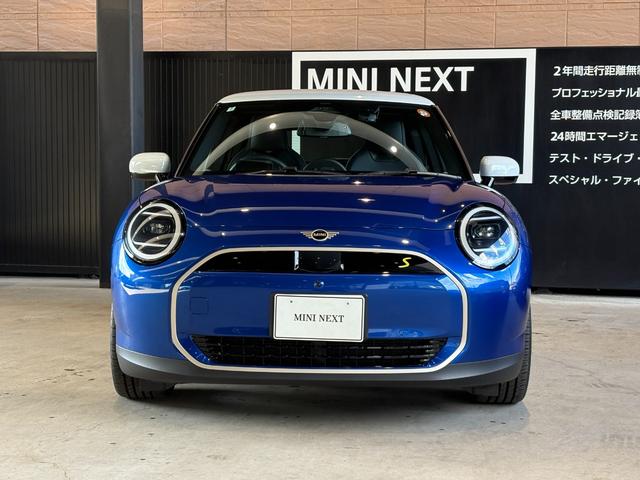 MINI クーパーSE フェイバリット・トリム 認定中古車/元試乗車/Newモデル/電気自動車/Bluetooth/AppleCarPlay/AndroidAuto/シートヒーター/全周囲カメラ/アンビエントライト/衝突軽減ブレーキ(9枚目)