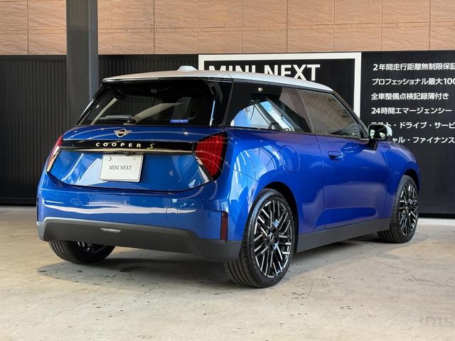 MINI クーパーSE フェイバリット・トリム 認定中古車/元試乗車/Newモデル/電気自動車/Bluetooth/AppleCarPlay/AndroidAuto/シートヒーター/全周囲カメラ/アンビエントライト/衝突軽減ブレーキ(12枚目)