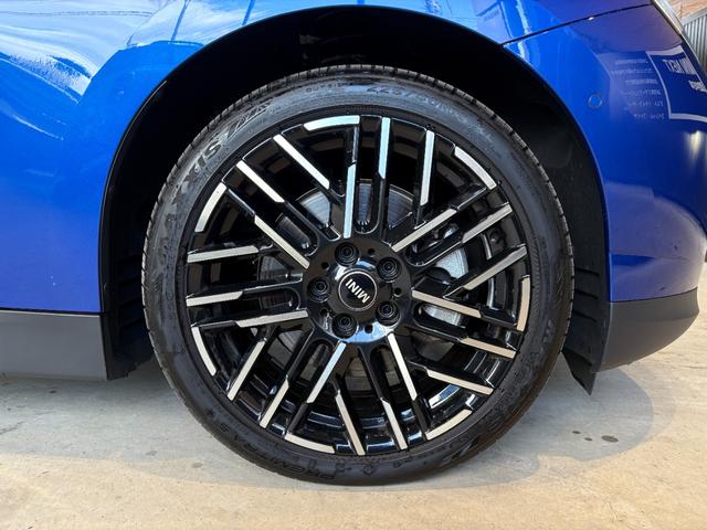 MINI クーパーSE フェイバリット・トリム 認定中古車/元試乗車/Newモデル/電気自動車/Bluetooth/AppleCarPlay/AndroidAuto/シートヒーター/全周囲カメラ/アンビエントライト/衝突軽減ブレーキ(16枚目)