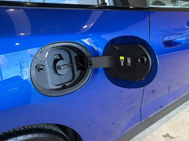 MINI クーパーSE フェイバリット・トリム 認定中古車/元試乗車/Newモデル/電気自動車/Bluetooth/AppleCarPlay/AndroidAuto/シートヒーター/全周囲カメラ/アンビエントライト/衝突軽減ブレーキ(19枚目)