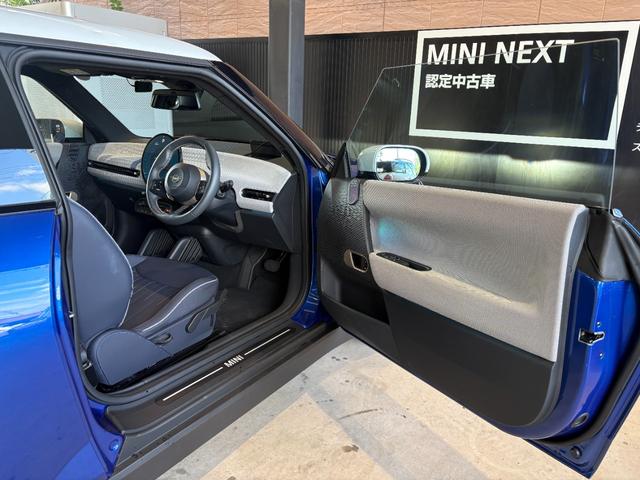 MINI クーパーSE フェイバリット・トリム 認定中古車/元試乗車/Newモデル/電気自動車/Bluetooth/AppleCarPlay/AndroidAuto/シートヒーター/全周囲カメラ/アンビエントライト/衝突軽減ブレーキ(23枚目)