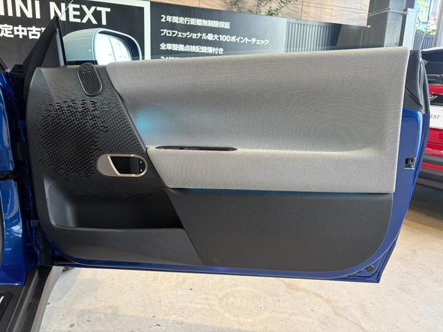 MINI クーパーSE フェイバリット・トリム 認定中古車/元試乗車/Newモデル/電気自動車/Bluetooth/AppleCarPlay/AndroidAuto/シートヒーター/全周囲カメラ/アンビエントライト/衝突軽減ブレーキ(25枚目)