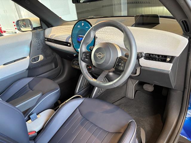 MINI クーパーSE フェイバリット・トリム 認定中古車/元試乗車/Newモデル/電気自動車/Bluetooth/AppleCarPlay/AndroidAuto/シートヒーター/全周囲カメラ/アンビエントライト/衝突軽減ブレーキ(26枚目)